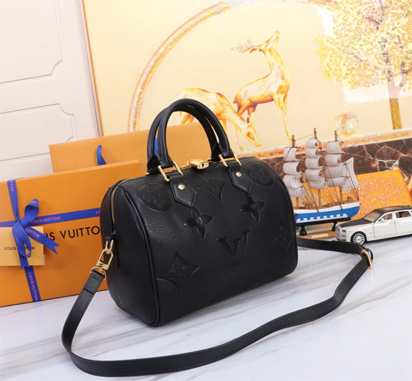 ルイヴィトンバッグ背面デザイン